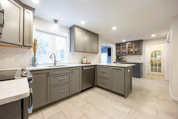 North Attleboro, MA 02760,40 Natalie Ln