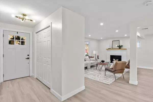 Whitman, MA 02382,11 Glenwood St