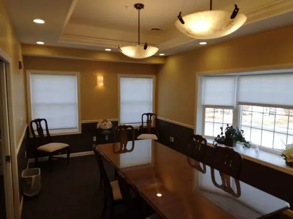 Sturbridge, MA 01566,49 Main Street #4