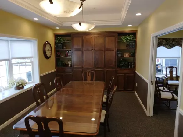 Sturbridge, MA 01566,49 Main Street #4