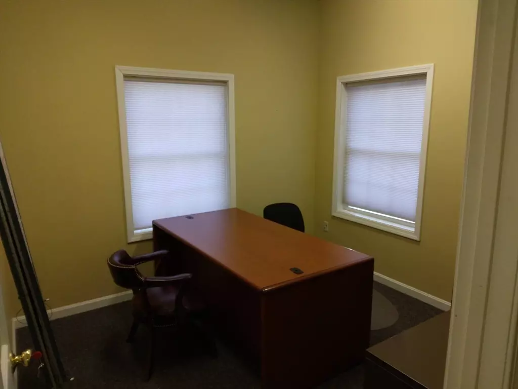 Sturbridge, MA 01566,49 Main Street #4