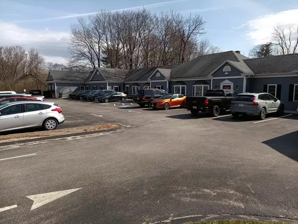 Sturbridge, MA 01566,49 Main Street #4