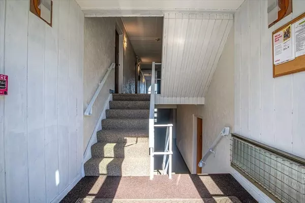 Dedham, MA 02026,40 High St #207