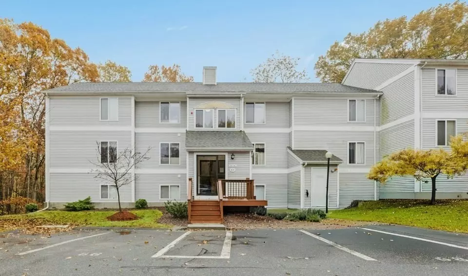 330 Sunderland Rd #87, Worcester, MA 01604