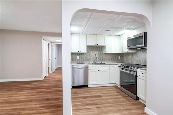 Northborough, MA 01532,59 School Street #14