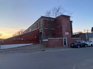 71 Willie St, Lowell, MA 01854