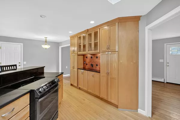 Wilbraham, MA 01095,4 Lance Ln