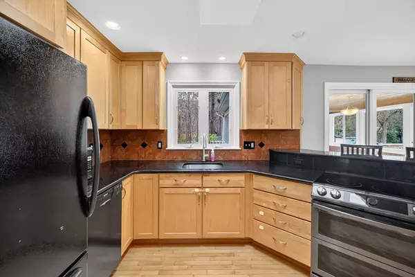 Wilbraham, MA 01095,4 Lance Ln