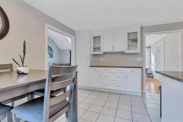 Medway, MA 02053,5 Fales St