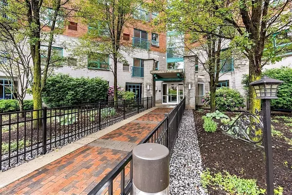 Chelsea, MA 02150,175 Cottage