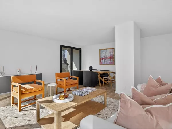 Boston, MA 02110,65 East India Row #6F