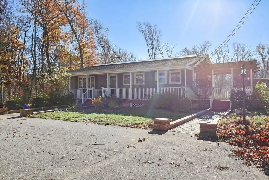 15 Winthrop Street, Rehoboth, MA 02769