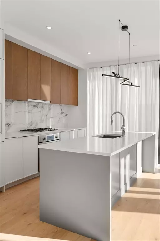 Boston, MA 02118,595 Albany St #2-01