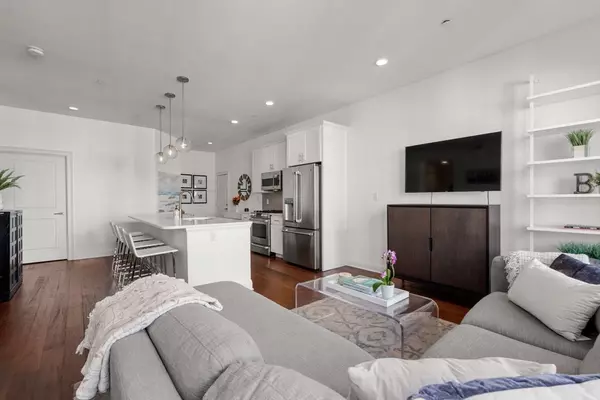 Boston, MA 02127,170 W Broadway #308