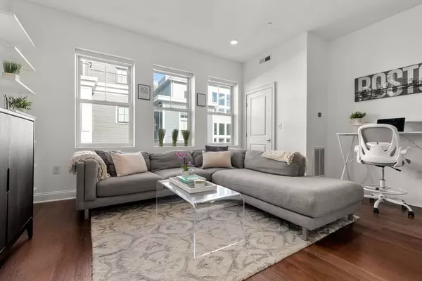 Boston, MA 02127,170 W Broadway #308