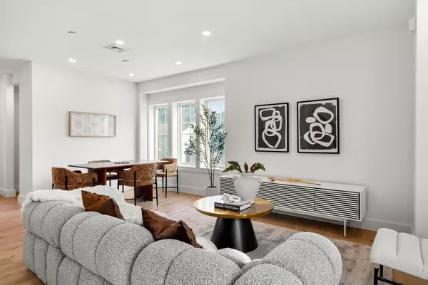 Newton, MA 02465,2-18 Elm Street #8