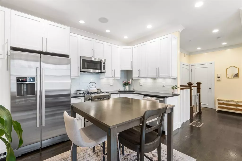 Boston, MA 02127,170 W 5th St #1