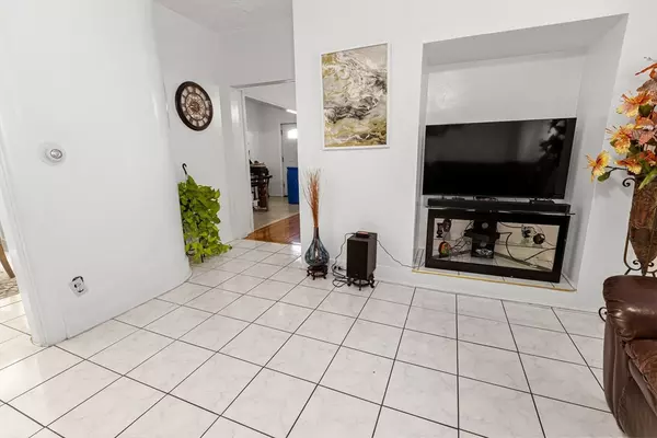 Lawrence, MA 01841,62-66 Butler St