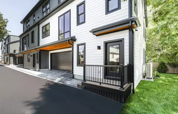 290 Watertown St #3, Newton, MA 02458