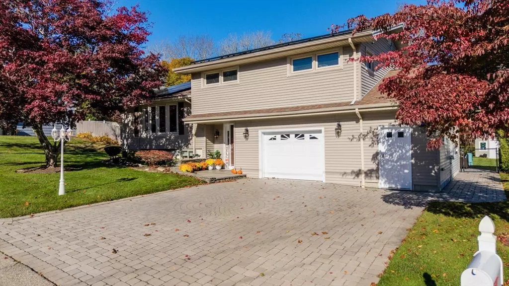 Dartmouth, MA 02747,29 Maplecrest Dr