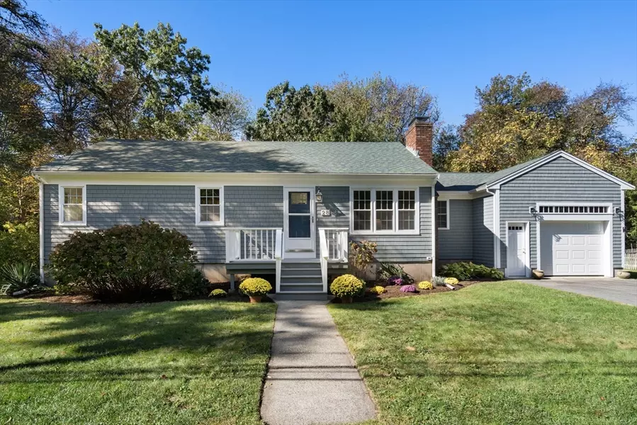 28 Brandt Beach Ave, Mattapoisett, MA 02739