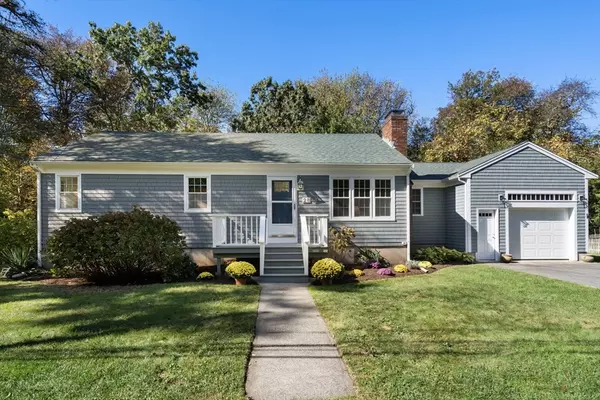 28 Brandt Beach Ave, Mattapoisett, MA 02739