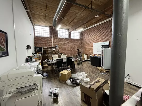 Fall River, MA 02720,7 Oregon St 1-A