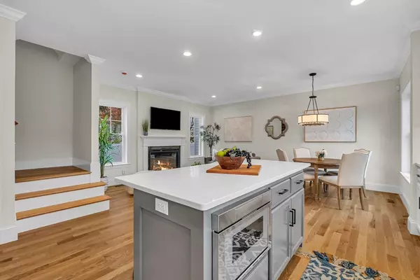 Needham, MA 02492,73 Maple Street #73