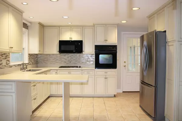 Walpole, MA 02081,61 Alton Street