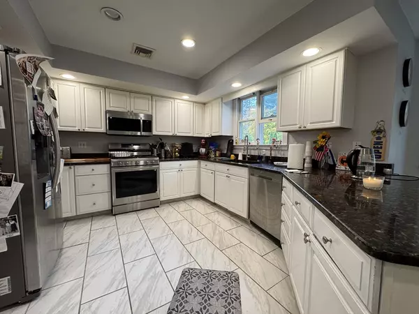 Newton, MA 02459,154 Wiswall Rd