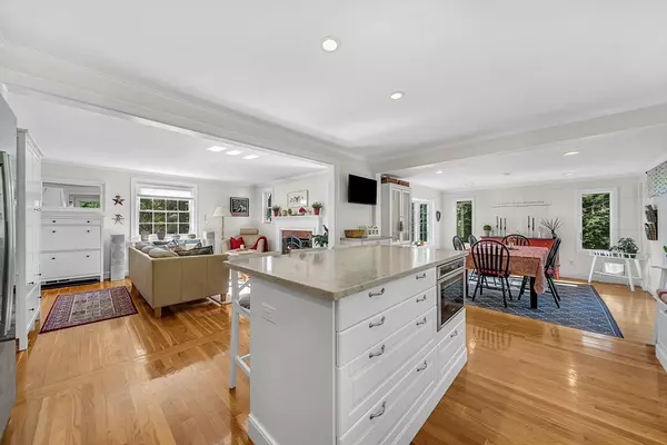 Wellesley, MA 02481,14 Twitchell St