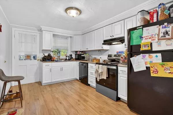 Foxboro, MA 02035,24 Mechanic St