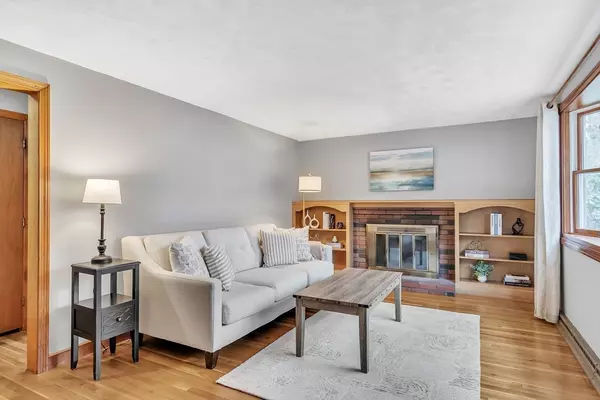 Burlington, MA 01803,11 Violet Rd