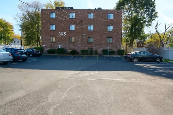 305 Riverside Ave #41, Medford, MA 02155