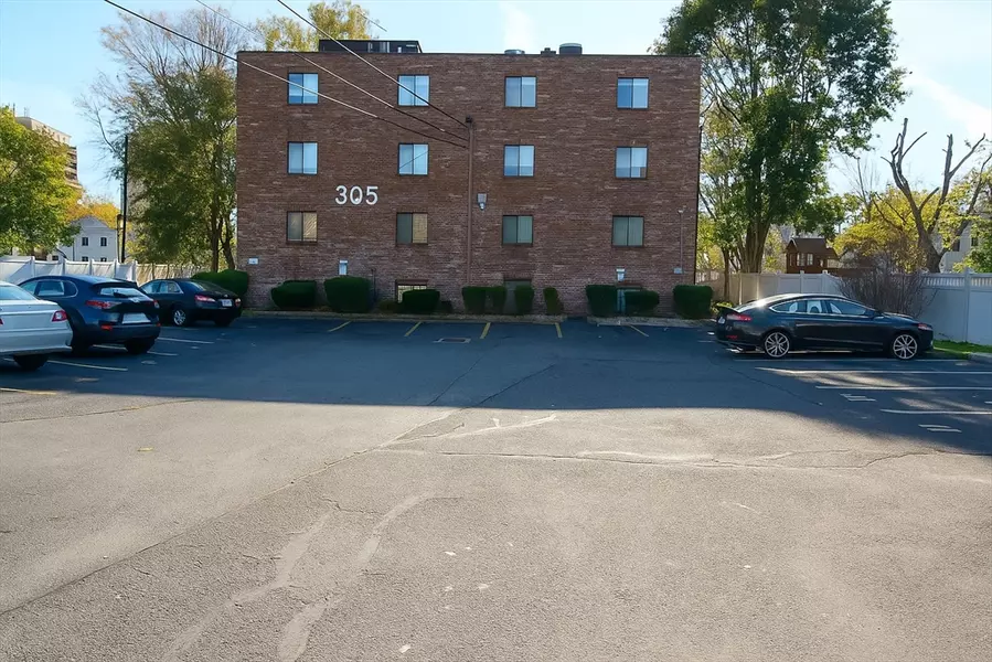 305 Riverside Ave #41, Medford, MA 02155
