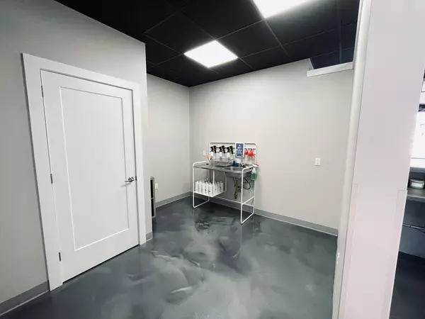 Springfield, MA 01108,673 White St