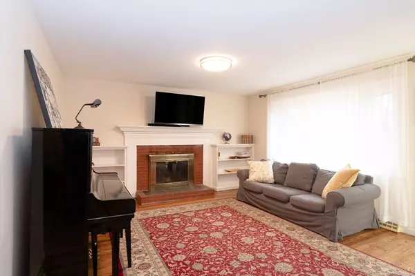 Chelmsford, MA 01863,10 Mansur St