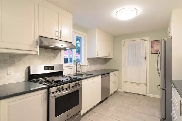 Chelmsford, MA 01863,10 Mansur St