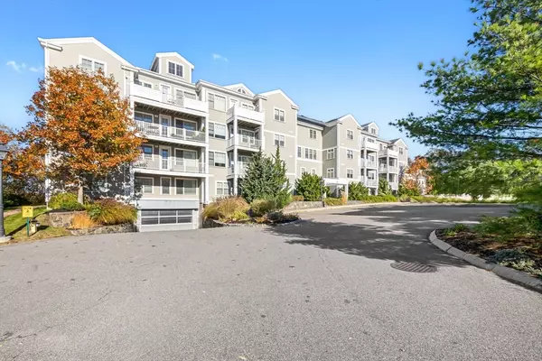 33 Intrepid Cir #208, Marblehead, MA 01945