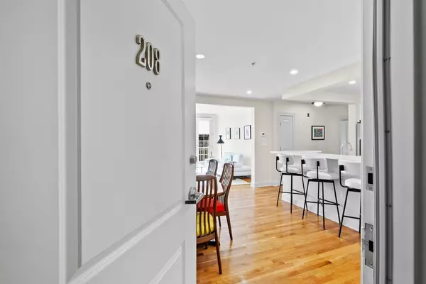 Marblehead, MA 01945,33 Intrepid Cir #208