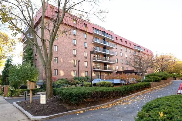 125 Pleasant St #201, Brookline, MA 02446