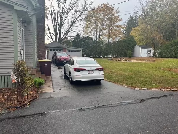 Acushnet, MA 02743,16 Blain St