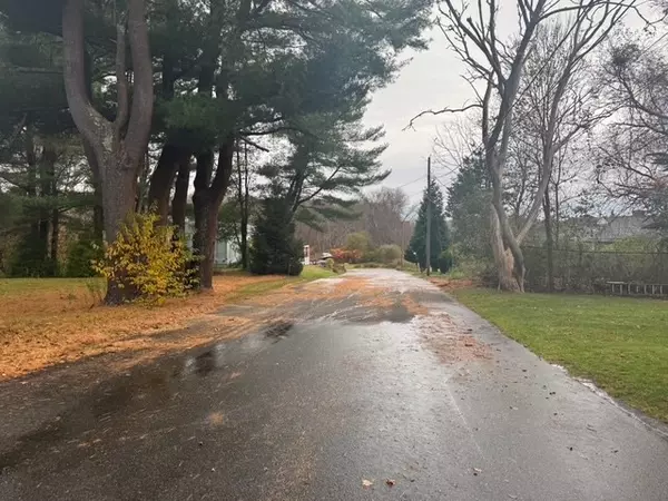 Acushnet, MA 02743,16 Blain St