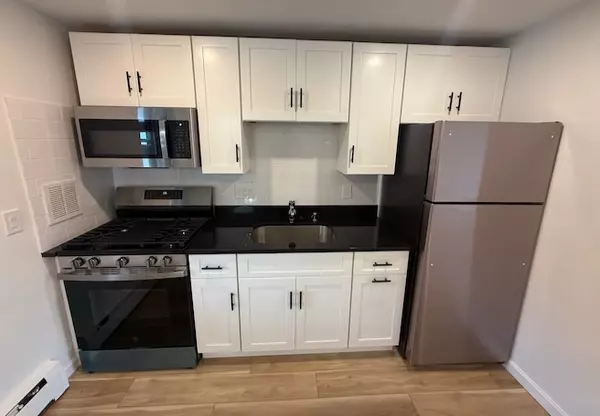 Andover, MA 01810,10 Colonial Drive #4B