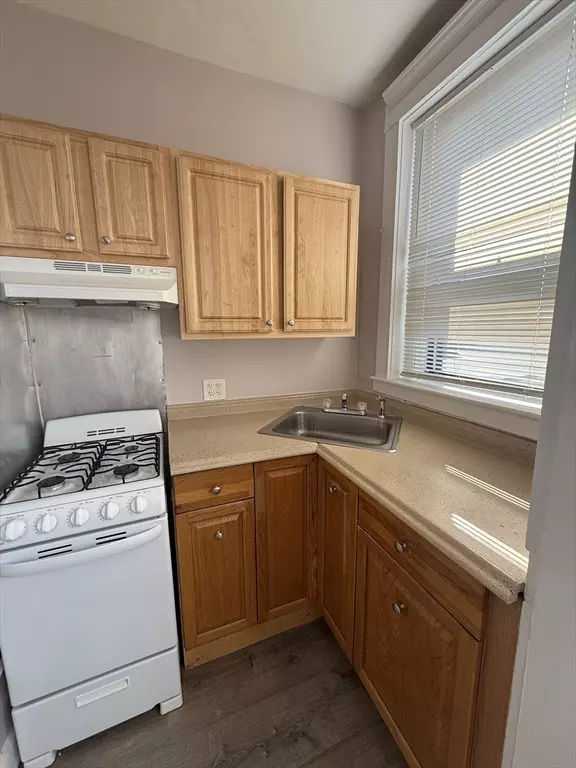 Lynn, MA 01901,124 Central #31