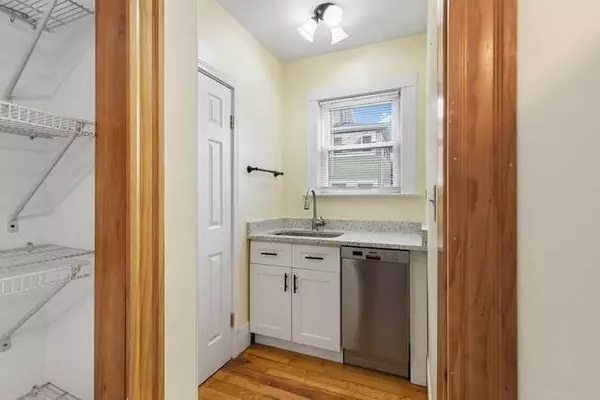 Wakefield, MA 01880,7 Perham St #1