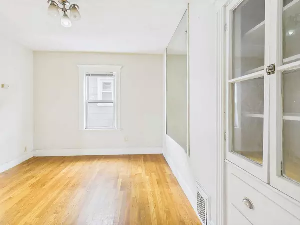 Malden, MA 02148,32-34 Holyoke St #34-2