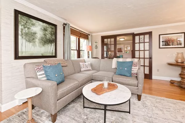 Medway, MA 02053,6 Rainbow Dr