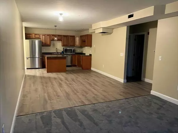 Rockland, MA 02370,42 Church Street #16