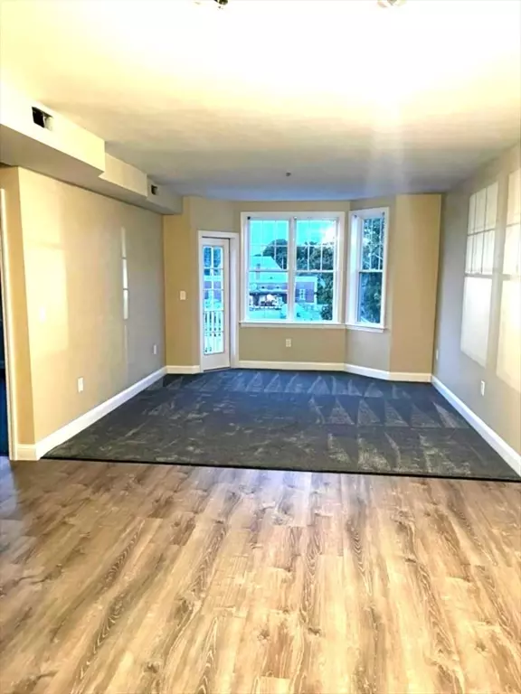 Rockland, MA 02370,42 Church Street #16